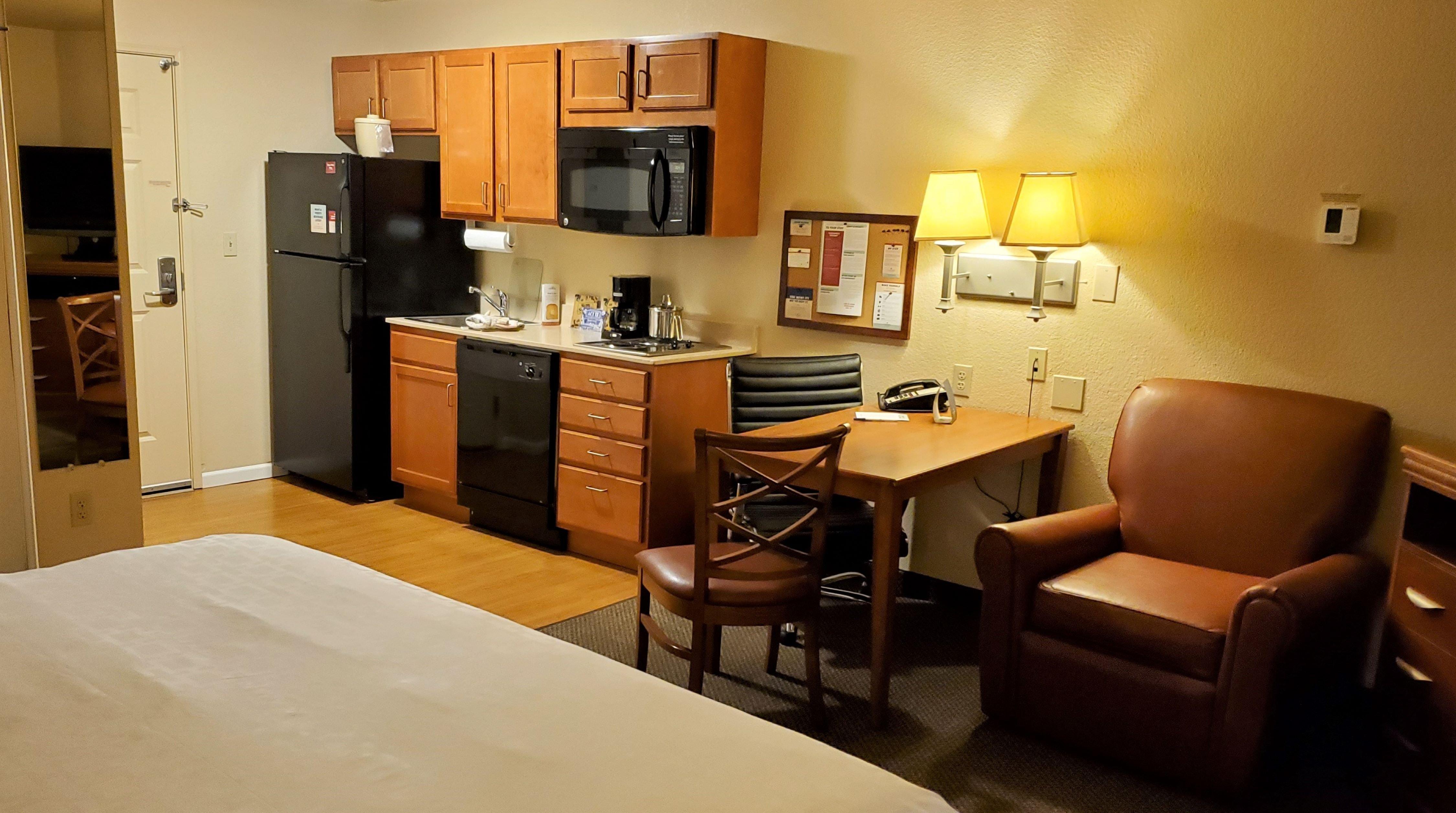 Candlewood Suites Fayetteville By Ihg Exterior photo