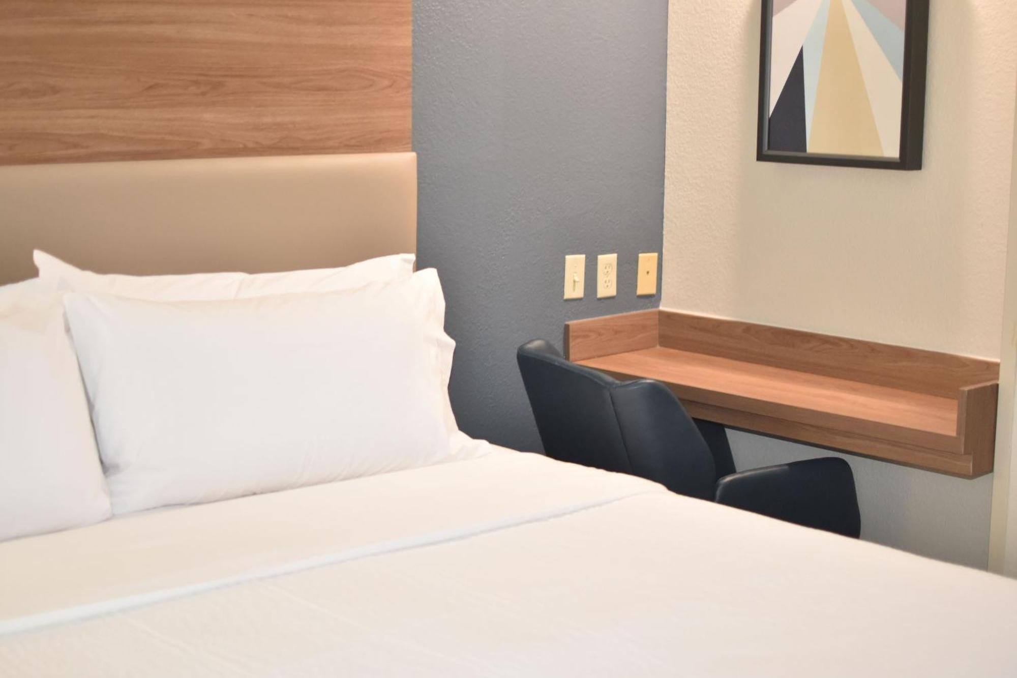 Candlewood Suites Fayetteville By Ihg Exterior photo