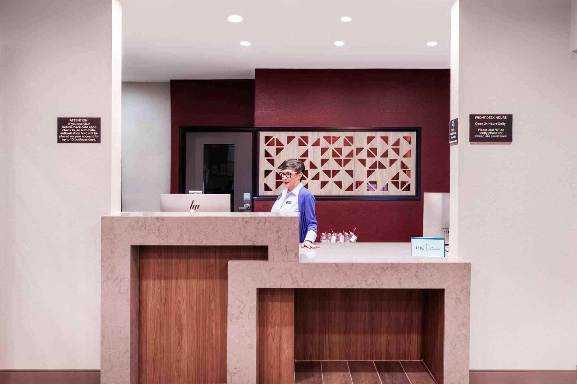 Candlewood Suites Fayetteville By Ihg Exterior photo